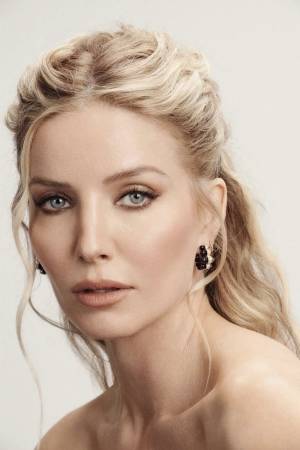 Annabelle Wallis